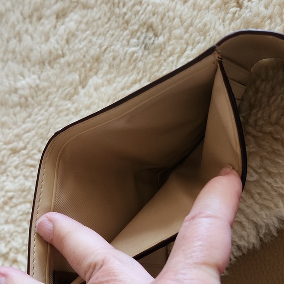 Beautiful Coach Signature with Floral Design Tri-fold Wallet 🧡🌸🤎 - Picture 11 of 12